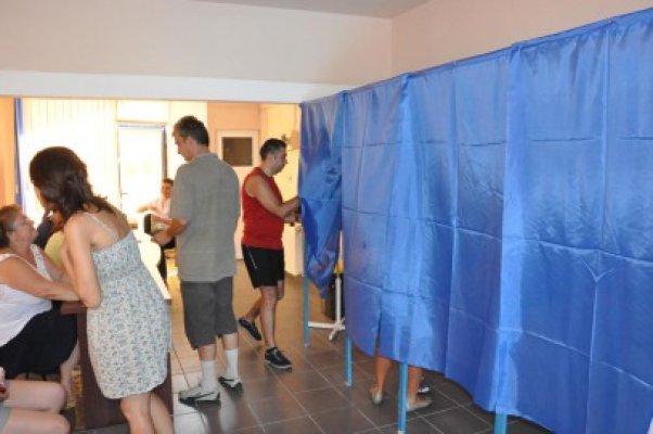 Tânăr din Rasova, sancţionat: a continuat campania electorală şi în ziua votului